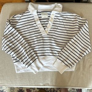 Abercombie and Fitches cropped sweatshirt